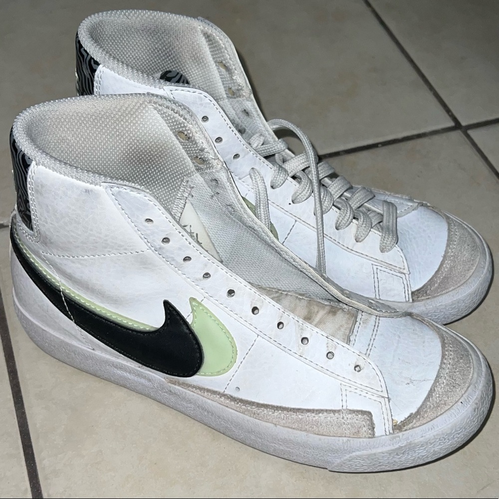 BLAZER MID '77 SE GS 'DOUBLE SWOOSH - WHITE VAPOR GREEN' Boy’s size 5